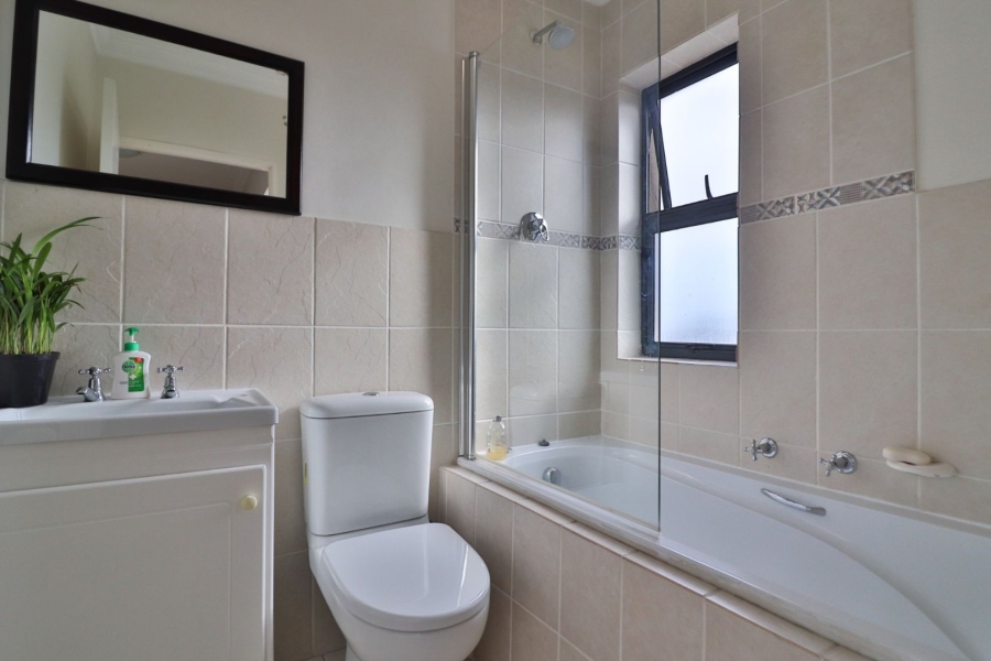 To Let 2 Bedroom Property for Rent in Royal Ascot Western Cape